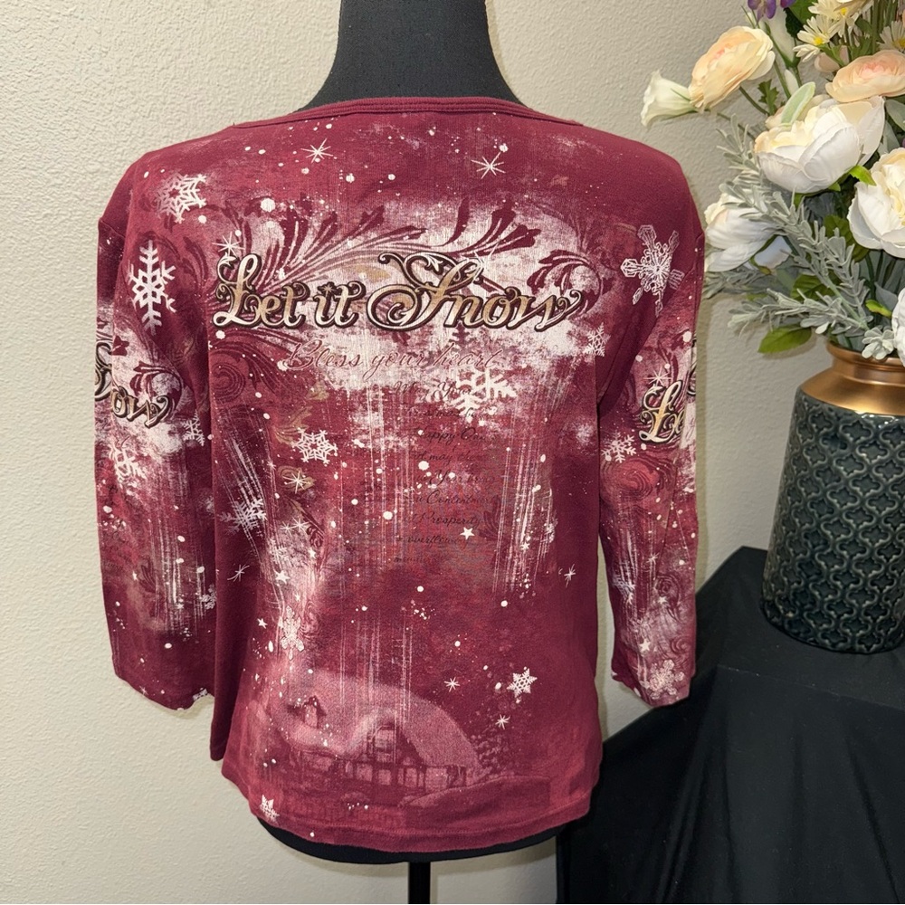 Burgundy Christmas Graphic Top Snowy Village Holiday Long Sleeve Tee M - Picture 3 of 8